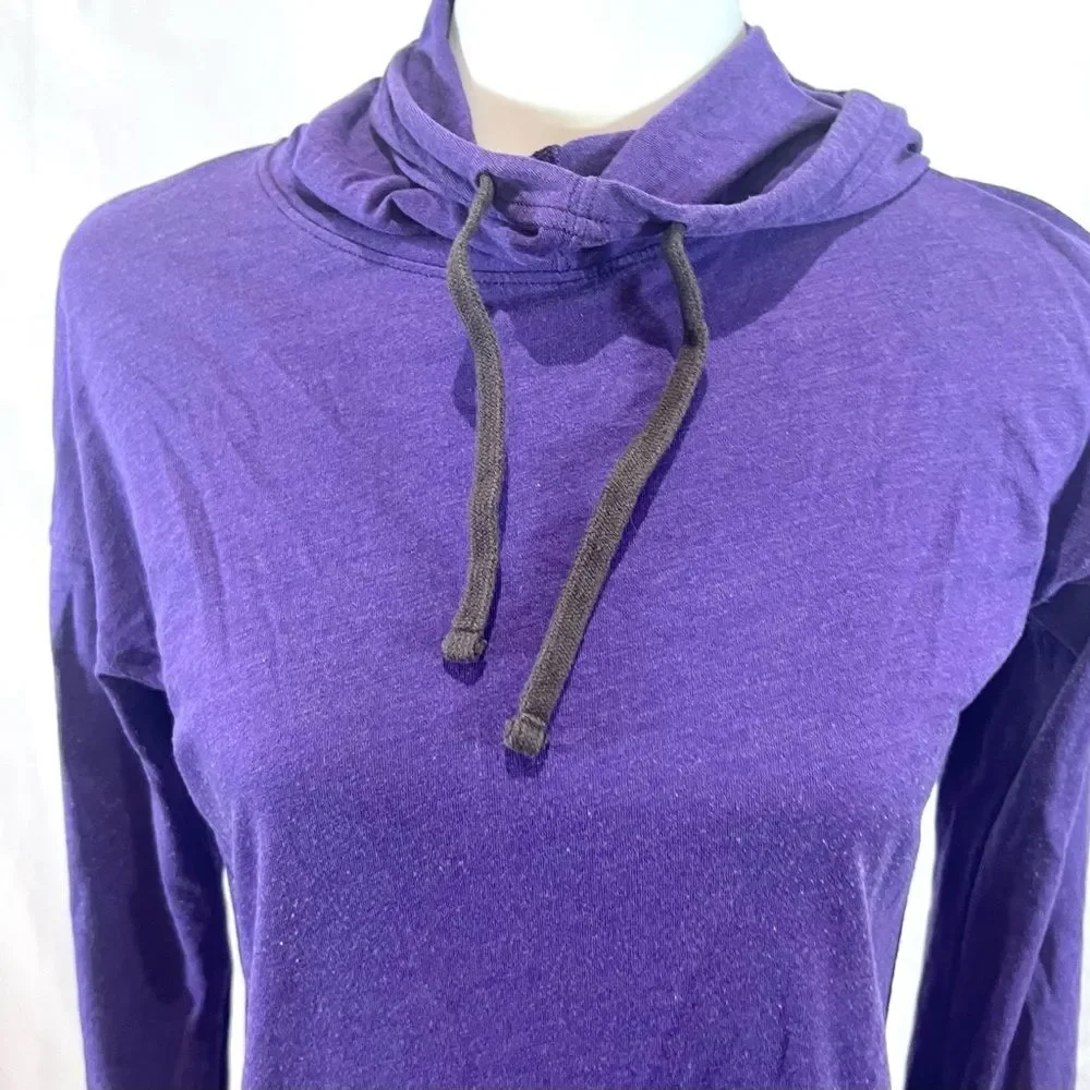Under Armour long sleeve purple pullover hoodie top with pockets size small